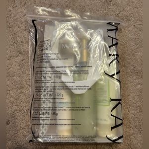 Mary Kay Satin Hands Set